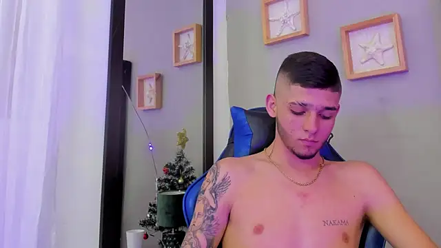 Mathewboy1 online show from December 20, 8:16 pm