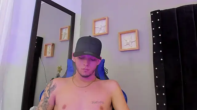 Mathewboy1 online show from December 19, 8:06 pm