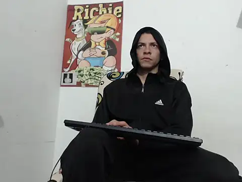 Snapshot of Thomasjons_ chatting on October 20, 9:46 am Thomasjons online show from October 20, 9:46 am