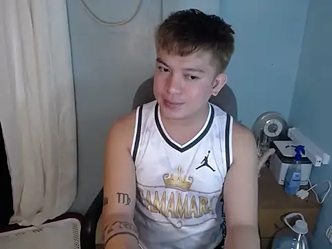 Snapshot of Fuckboii_intown chatting on September 25, 7:51 am Fuckboii intown online show from September 25, 7:51 am