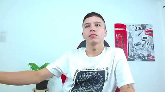 Cumandres18 online show from November 24, 2:18 pm