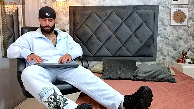 Apolo rousse1 online show from September 18, 10:56 pm