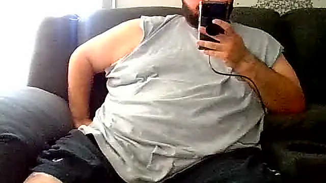 beardedteddy33 online show from October 1, 7:07 pm