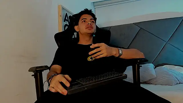 andrew colleman online show from February 4, 3:45 am