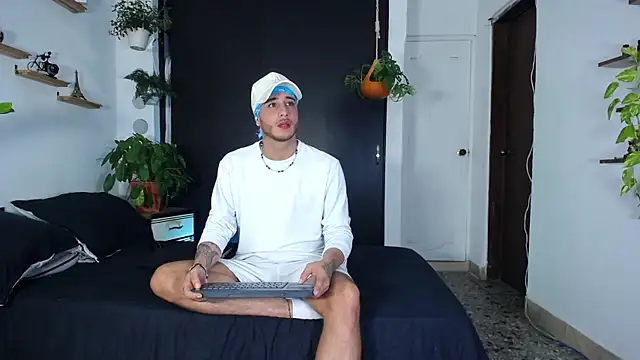 Borsalino Adam online show from November 24, 7:04 pm