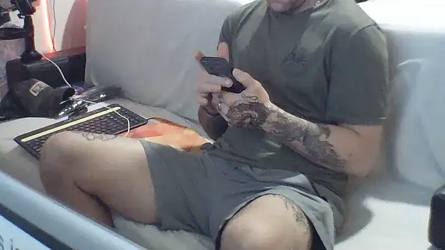 Luv2SuckBWC92 online show from September 15, 1:52 am