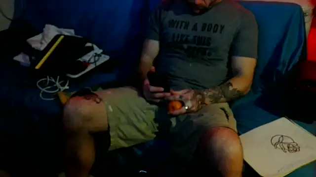 Luv2SuckBWC92 online show from October 13, 4:07 am