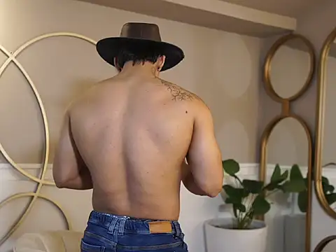 Thiago Valente online show from October 28, 1:57 pm