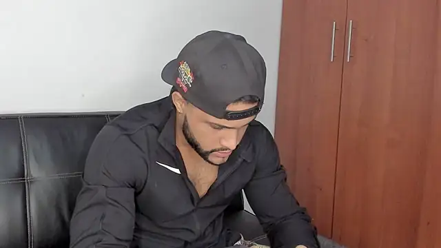 Snapshot of Pier_Simons chatting on October 16, 10:56 am Pier Simons online show from October 16, 10:56 am