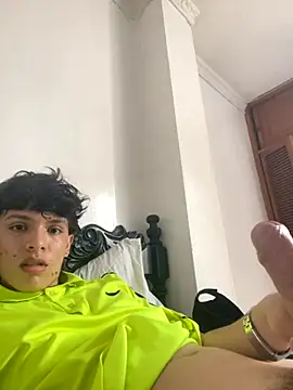 Ramiro378920 online show from November 10, 6:46 pm