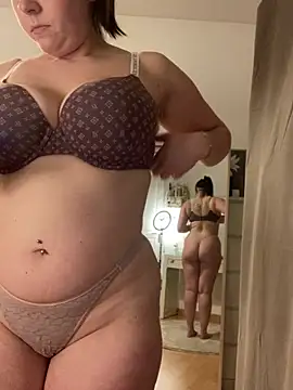 Petite minette30 online show from January 16, 9:17 pm