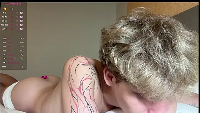 walter cute online show from April 12, 6:20 pm