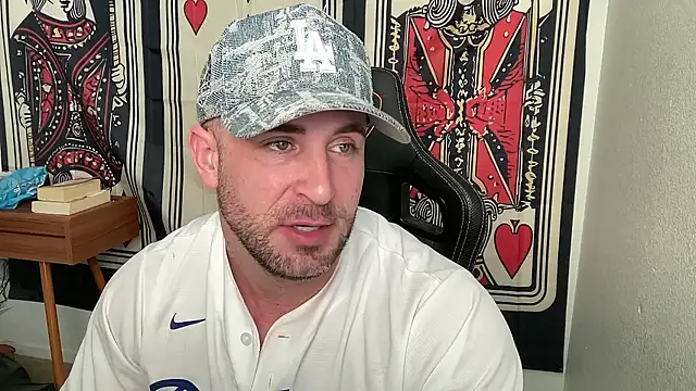 brettmycles28 online show from January 6, 6:34 pm