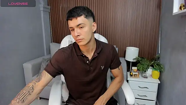 Leo santoro online show from November 20, 1:32 pm