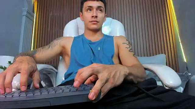 Leo santoro online show from November 5, 3:47 pm