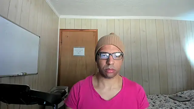 Snapshot of NaturalBeautyQueen chatting on October 14, 4:25 pm NaturalBeautyQueen online show from October 14, 4:25 pm