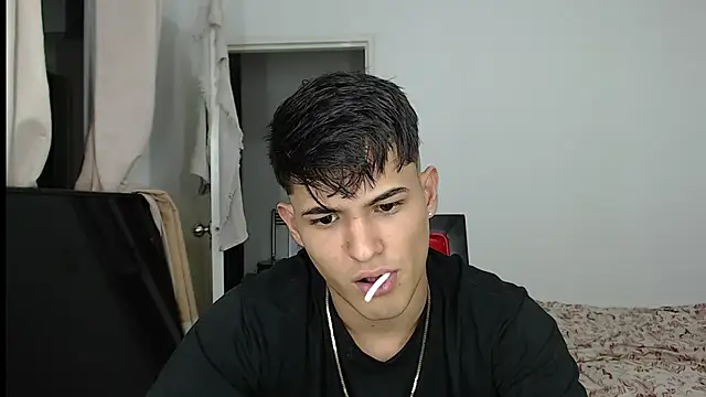 Snapshot of Alex_mojica chatting on September 11, 5:06 am Alex mojica online show from September 11, 5:06 am