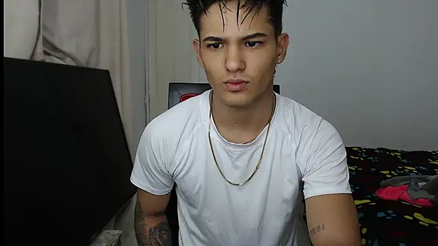 Snapshot of Alex_mojica chatting on September 24, 7:18 am Alex mojica online show from September 24, 7:18 am