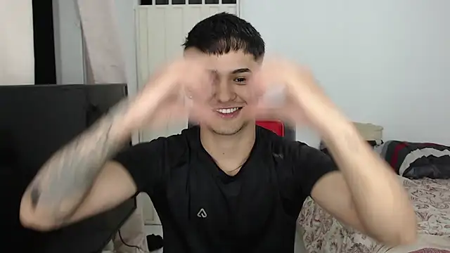 Snapshot of Alex_mojica chatting on October 21, 5:10 am Alex mojica online show from October 21, 5:10 am