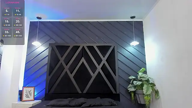 marco garciia  online show from December 13, 11:11 pm