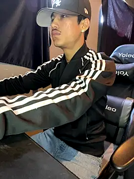 Snapshot of Osmarcito21 chatting on October 16, 4:59 pm Osmarcito21 online show from October 16, 4:59 pm