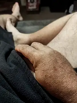 hubbyfun19 online show from April 18, 4:36 am