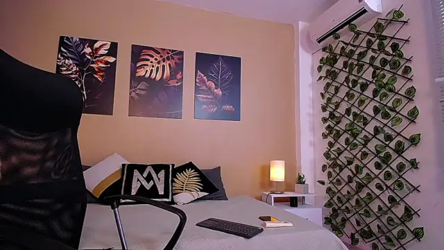 ChristopherBlack  online show from February 19, 1:29 pm