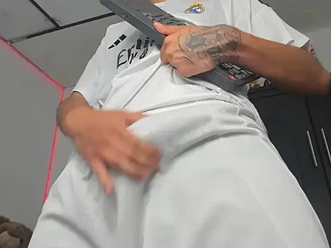 Mateo Escobar online show from November 1, 2:37 am