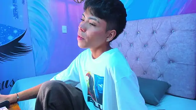 MaxiWildd online show from April 14, 1:33 pm