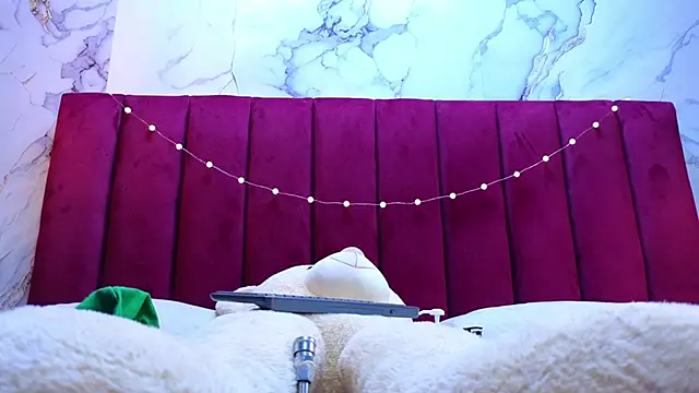 PrincePoppy online show from December 21, 4:26 pm