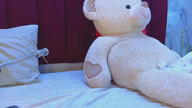 PrincePoppy online show from November 10, 8:47 pm