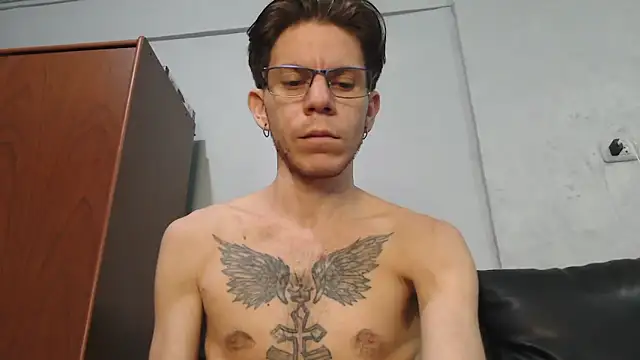 AlexandroRossi online show from November 15, 6:26 am