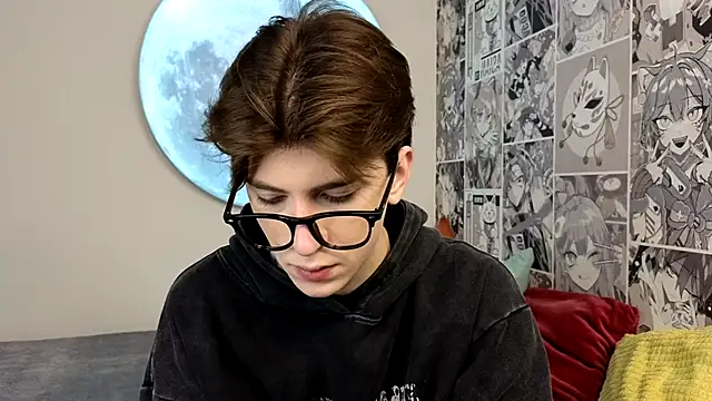 Snapshot of Oliver_Starboy chatting on October 16, 6:32 am Oliver Starboy online show from October 16, 6:32 am