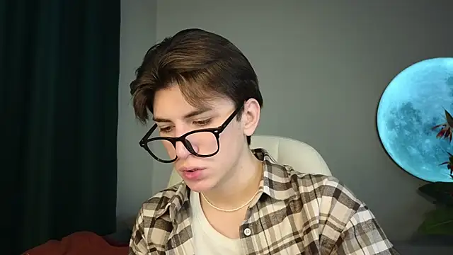 Snapshot of Oliver_Starboy chatting on September 25, 6:23 am Oliver Starboy online show from September 25, 6:23 am
