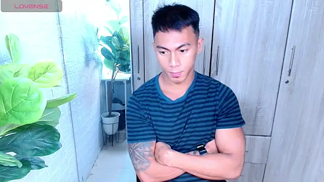 PinooyMilker online show from March 12, 2:14 pm