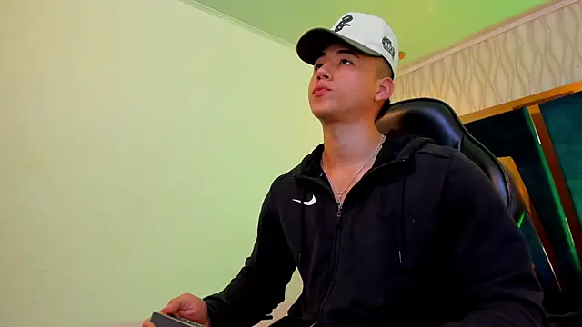 Snapshot of Draven_Marceaux chatting on September 14, 1:24 pm Draven Marceaux online show from September 14, 1:24 pm