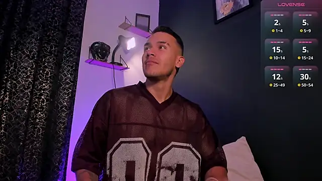 MarkSantozz online show from February 24, 8:42 pm