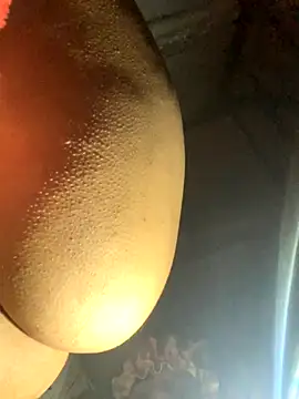 Snapshot of sweetpleasur3 chatting on November 1, 7:01 am sweetpleasur3 online show from November 1, 7:01 am