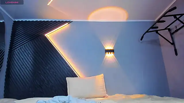 Horny nick18 online show from April 14, 4:28 pm