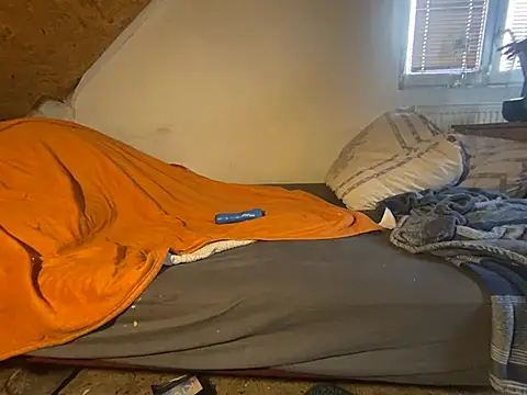 Salon1986 online show from February 23, 7:54 am