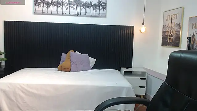 markbowie online show from December 4, 8:16 pm