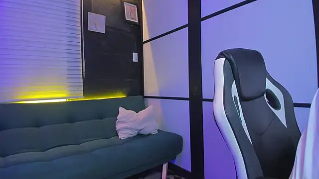 IsaacBlack  online show from September 13, 4:35 am