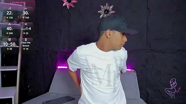 IsaacBlack  online show from September 26, 5:05 am