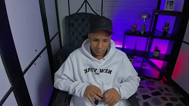 IsaacBlack  online show from October 22, 4:49 am