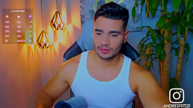 Snapshot of AndresR3 chatting on October 7, 12:48 am AndresR3 online show from October 7, 12:48 am