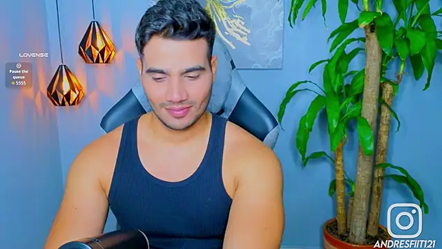 Snapshot of AndresR3 chatting on September 12, 3:17 am AndresR3 online show from September 12, 3:17 am
