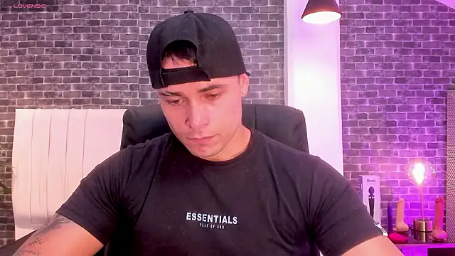 connorsmiith online show from March 16, 1:04 pm