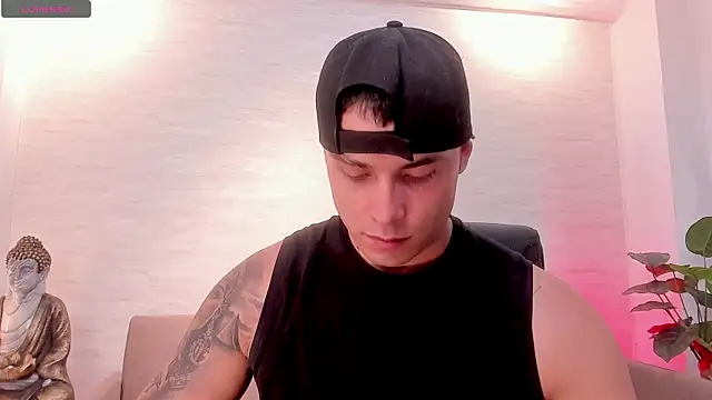 connorsmiith online show from April 8, 7:33 pm