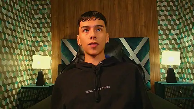 Snapshot of Aiden_Royce chatting on October 22, 5:22 am Aiden Royce online show from October 22, 5:22 am