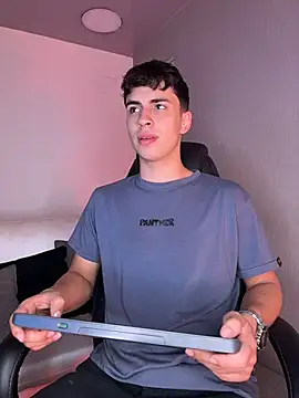 AdrianRinaldi online show from March 3, 8:16 pm